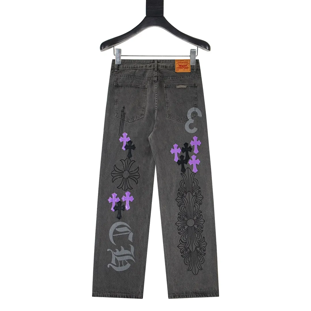 P270 model number Y844 Chrome hearts & Chrome hearts 2025 new heavy industry black and purple cross leather couple's washed jeans. Styles with different washed textures are very friendly to people with thin legs and thick legs. The straight version is very flattering to the leg shape. The moderate length is timeless and easy to match. It is the basis of various styles and a must-have in the wardrobe! The fabric is stiff but also makes the upper body soft without losing texture. The washing process is even more perfect. It is a must-have item for everyone! ! ! Washed wheat, hang tag, pants label, three labels complete Size: s-xl Color: gray